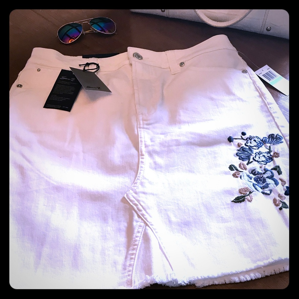 NWT Seven7 White Denim Skirt w/ Floral Embroidery